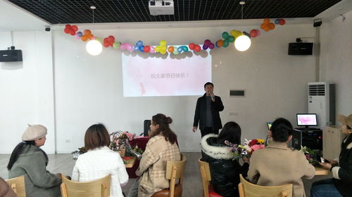 漢陰縣平梁鎮(zhèn)中心小學(xué)舉辦“三八”節(jié)教職工藝術(shù)插花活動(dòng)，探討與營利性民辦藝術(shù)培訓(xùn)的差異